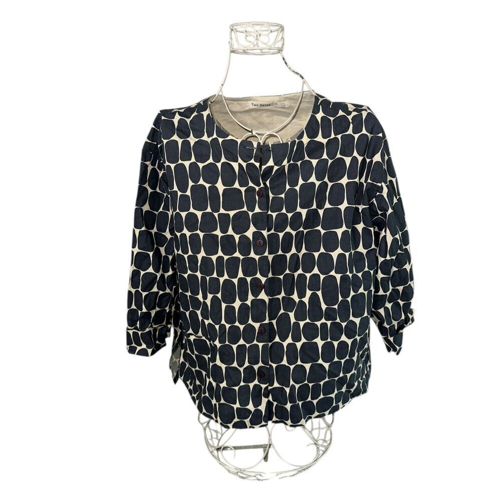 Beautiful Two Danes size medium Gray Cream Giraffe Print Blouse button up